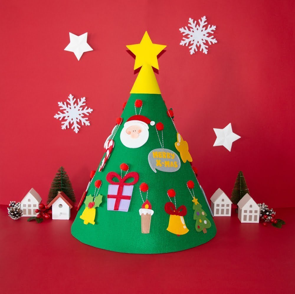 Χριστουγεννιάτικο Δέντρο με Στολίδια