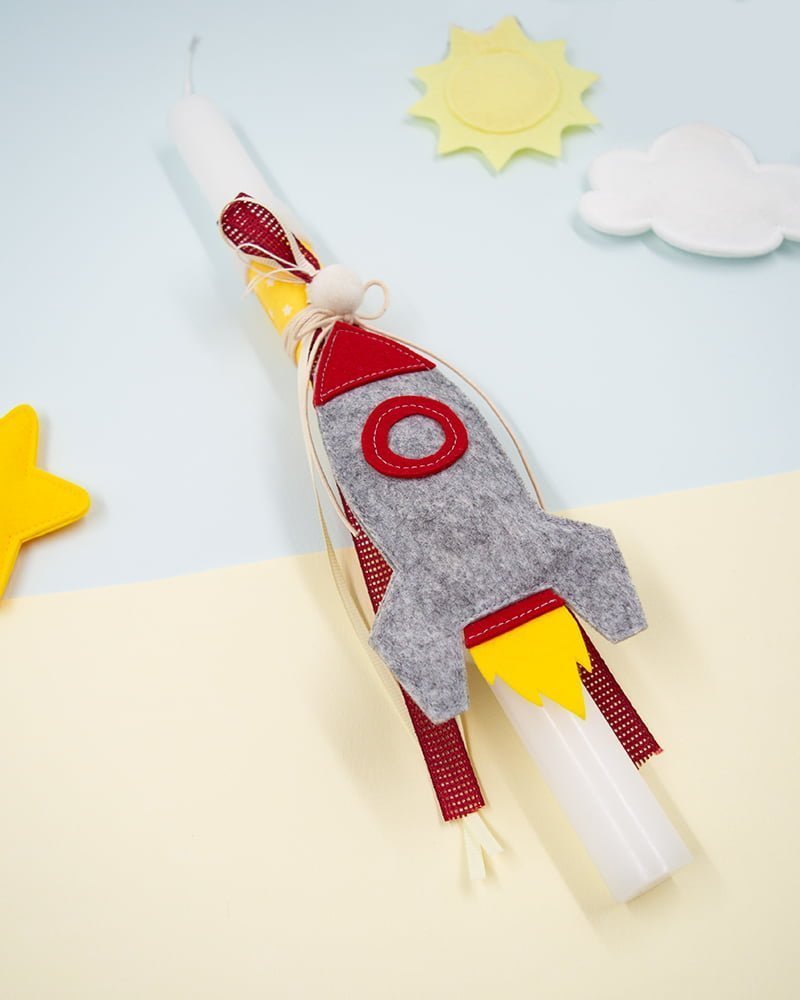 Χειροποίητη Πασχαλινή λαμπάδα με παιχνίδι διαστημόπλοιο