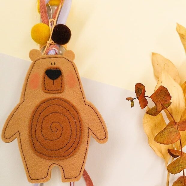 Χειροποίητη Πασχαλινή λαμπάδα με παιχνίδι αρκούδα