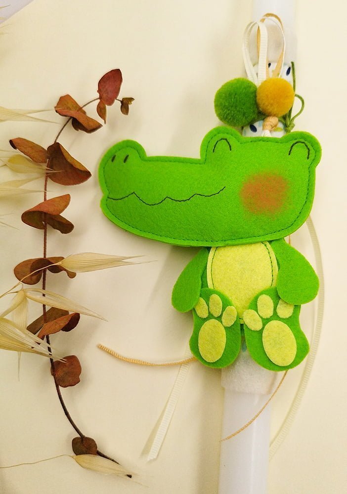 Χειροποίητη Πασχαλινή λαμπάδα με παιχνίδι κροκόδειλο