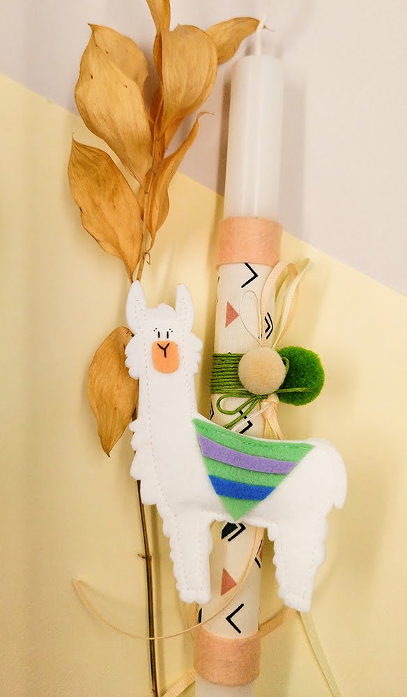 Χειροποίητη Πασχαλινή λαμπάδα με παιχνίδι λάμα