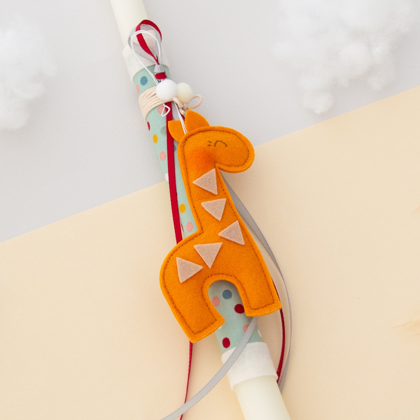 Χειροποίητη Πασχαλινή λαμπάδα με παιχνίδι καμηλοπάρδαλη