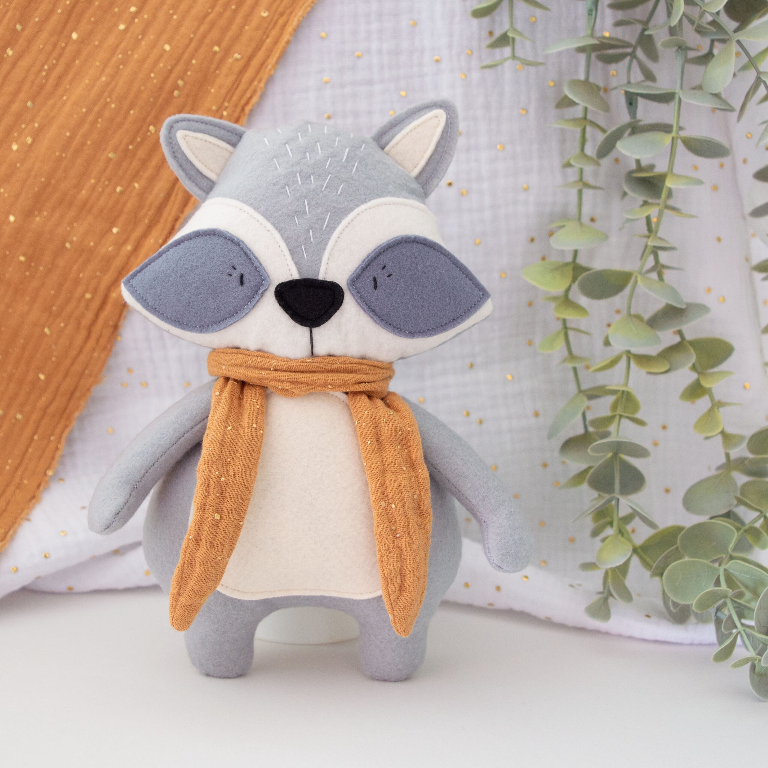 Κούκλα Ρακούν + Δώρο Κάρτα Ζωγραφικής