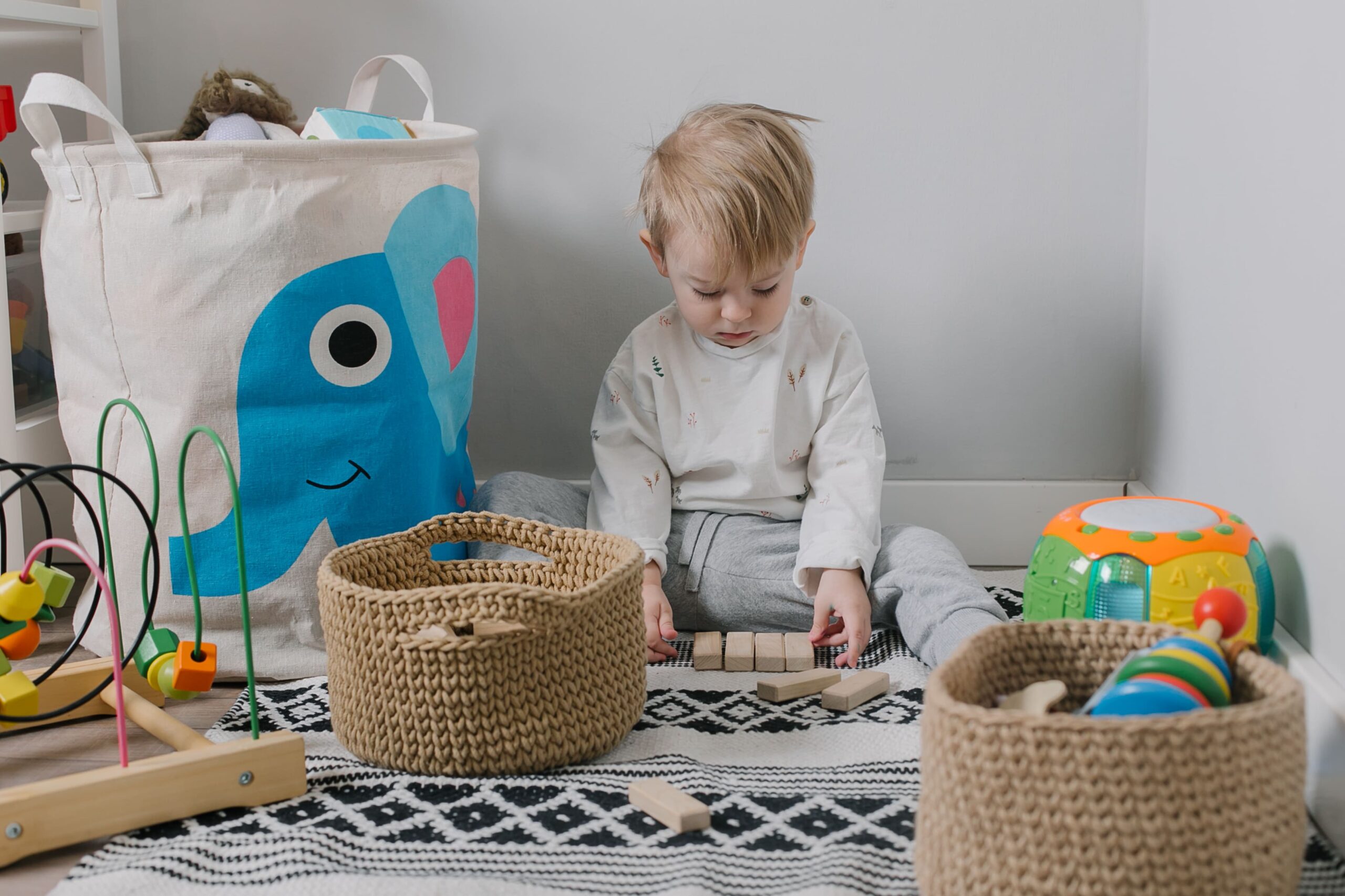 Πώς να φροντίζετε και να αποθηκεύετε σωστά τα παιδικά παιχνίδια στο σπίτι